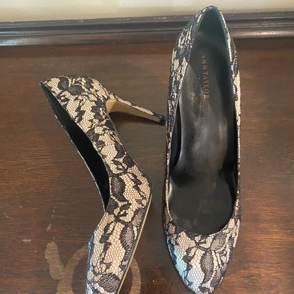 Black lace heels - Picture 2 of 5